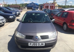 Dezmembrez Renault Megane 1,6 16v 2005